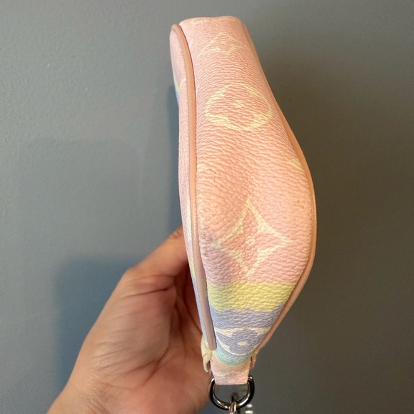 Limited Edition Louis Vuitton Monogram Escale Mini Pochette Accessoires - Picture 8 of 16